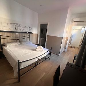 Standard Zimmer mit Kingsize-Bett
